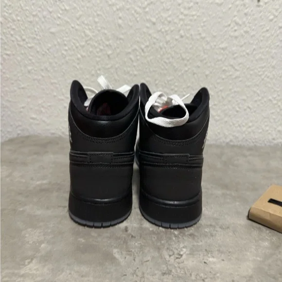 Air Jordan 1 Mid GS Reimagined - HV5180 010 - Black / Grey 6.5Y Womens 8 NEW - Picture 3 of 9